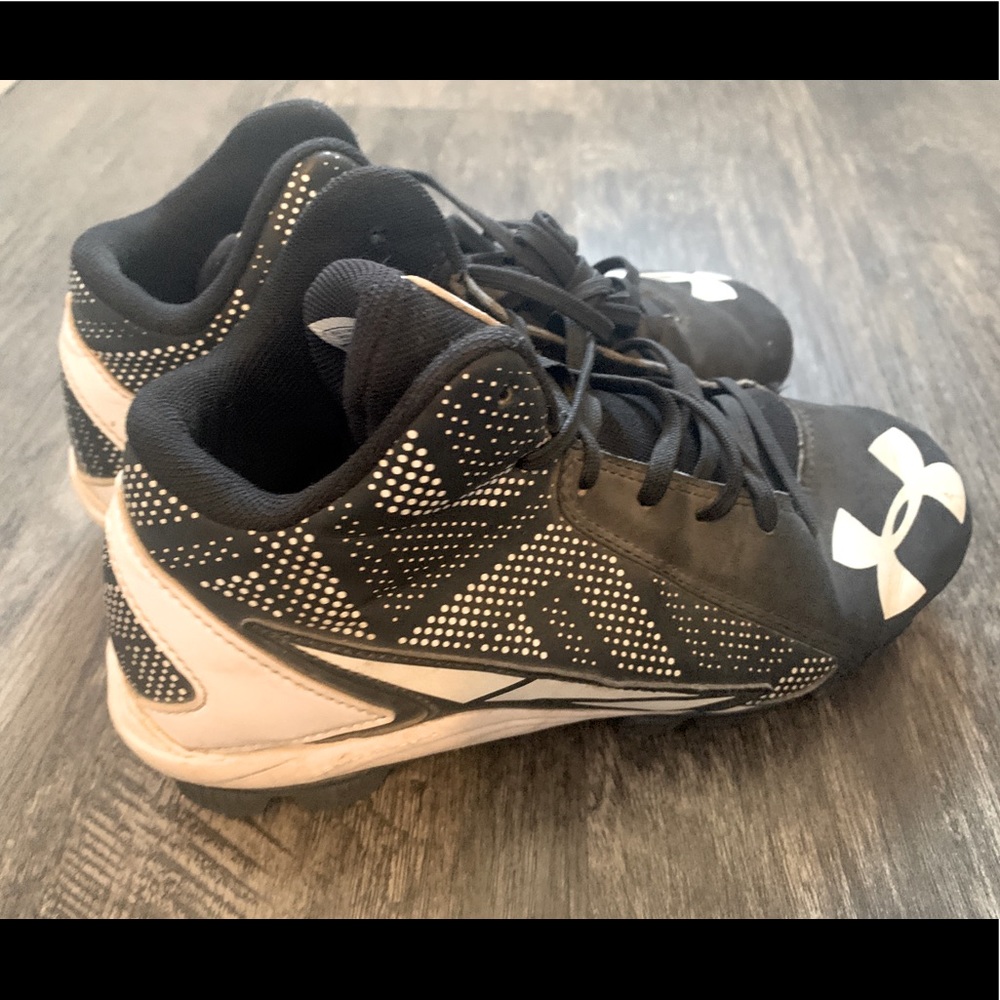 Youth Under Armor sports cleats - like new.